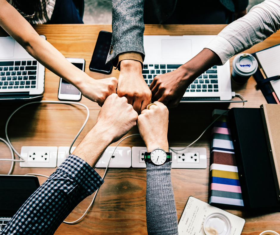 Grupo de personas en la oficina